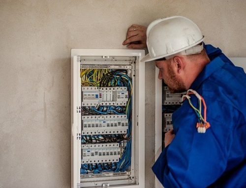 Comment réduire sa consommation : astuces et conseils d’un Electricien Carnac