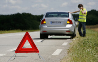 GILET SECURITE ET TRIANGLE DE PRESIGNALISATION