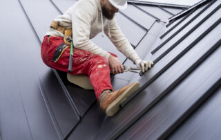 Wewrite Blog De Communique De Presse Immobilier Full Shot Man With Helmet Working Roof 1839